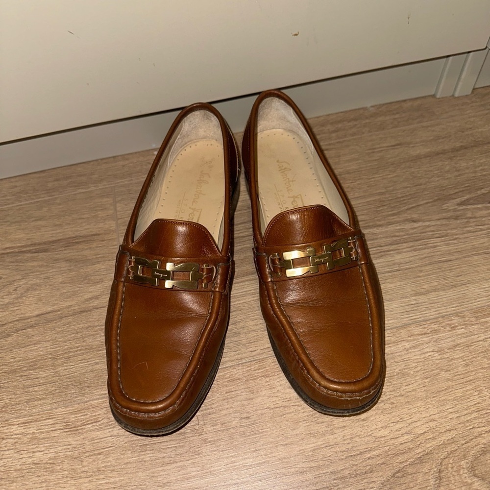 Salvador Ferragamo brown flat leather moccasins Oxford size 6